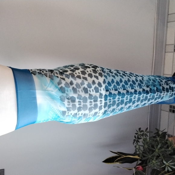 Vintage de Ogos ladies pareo/sarong, 56" x 45" - Picture 4 of 9